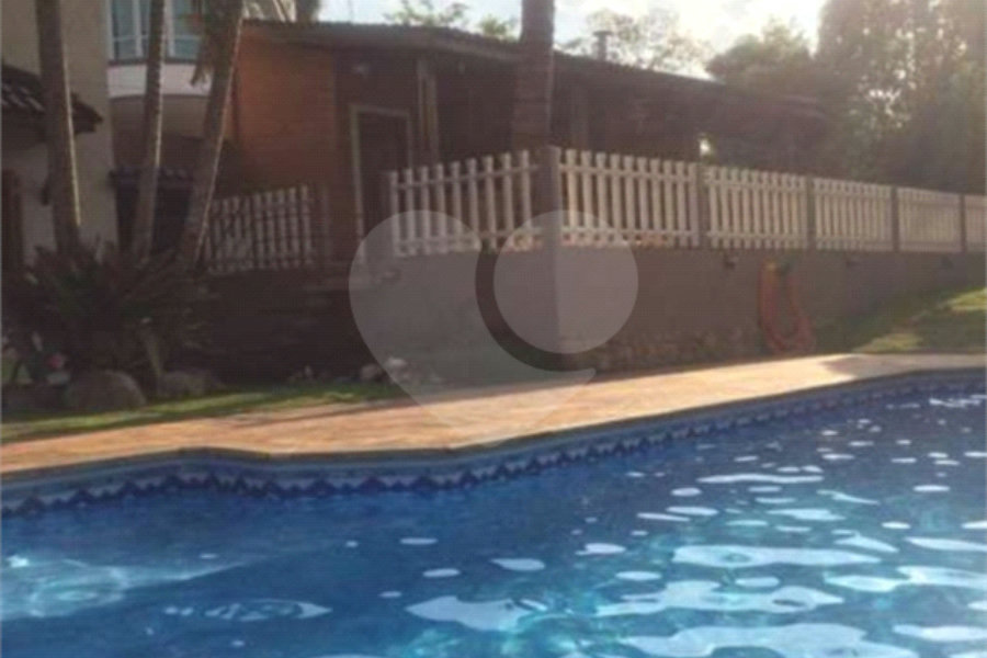 Sobrado à venda com 5 quartos, sendo 2 suítes, em Seerra da Cantareira, Mairiporã, SP
