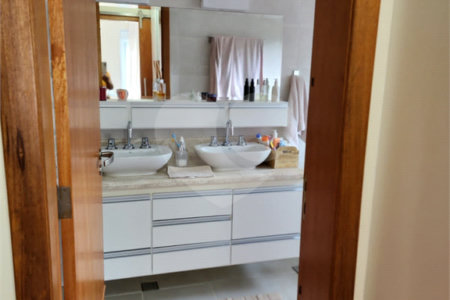 Casa à venda com 4 suítes no condomínio Pedra Grande, Atibaia - SP