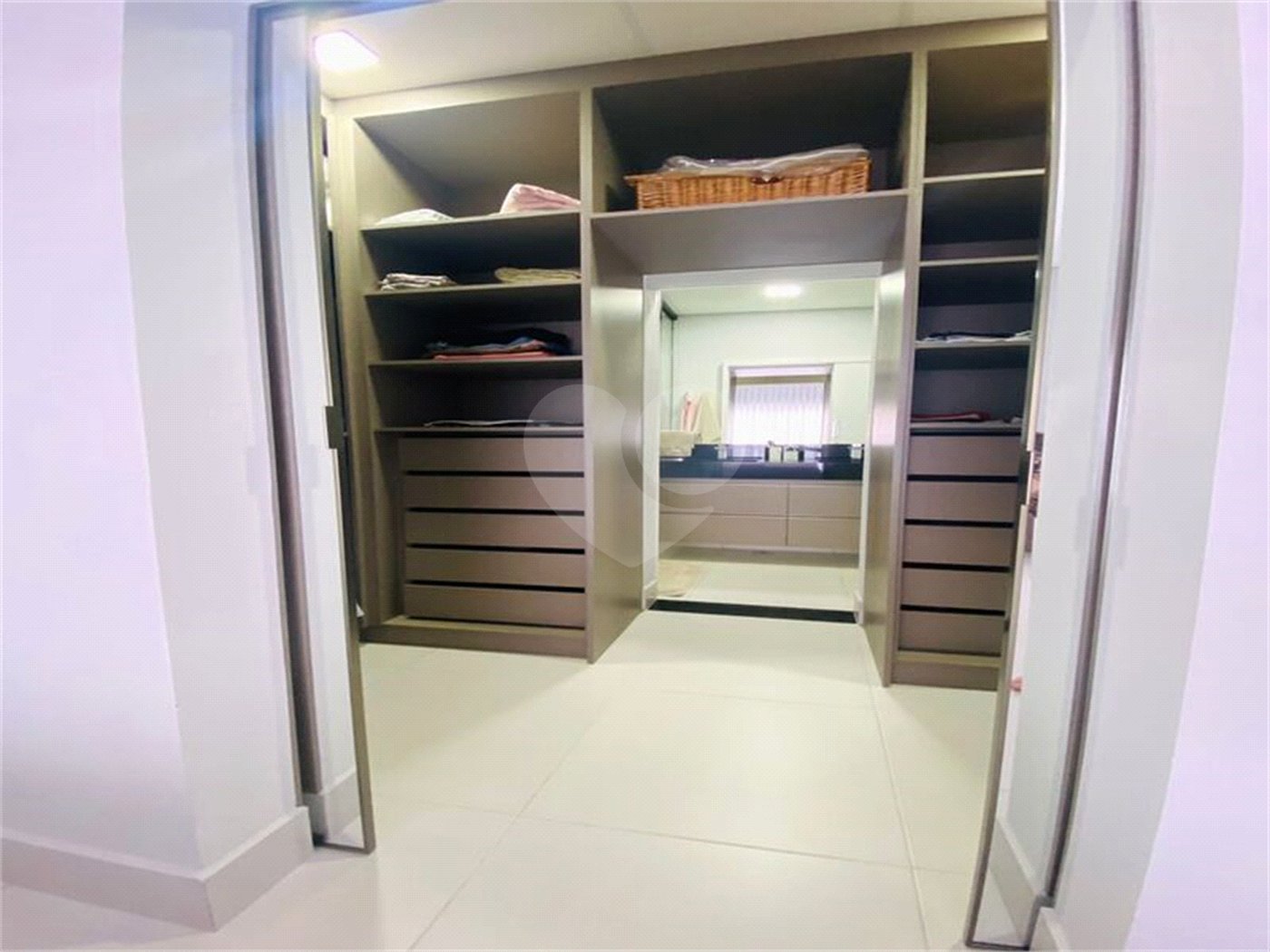 Casa à venda com 3 quartos, sendo 1 suíte,  no condomínio Mantova, Indaiatuba - SP