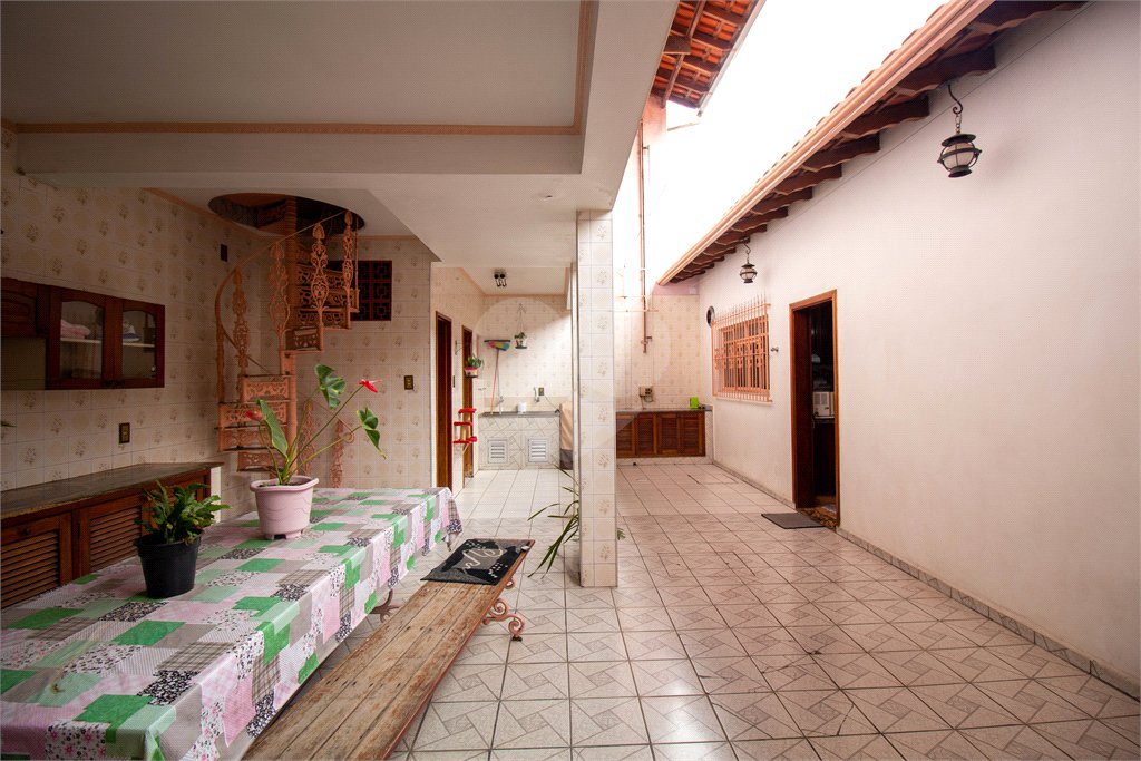 Sobrado à venda com 5 quartos, sendo 1 suíte,  em Jardim Villaça, São Roque, SP