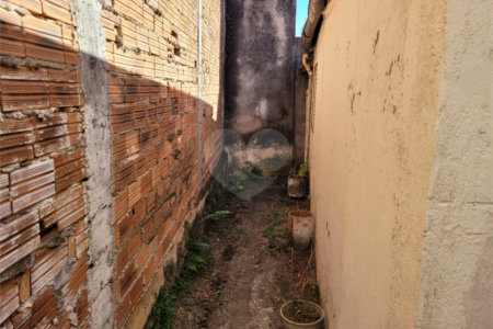 Casa na região do alto da Mooca com 242m² de área total.