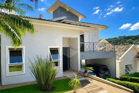 Casa à venda com 3 suítes no condomínio Recanto dos Paturis, Vinhedo - SP