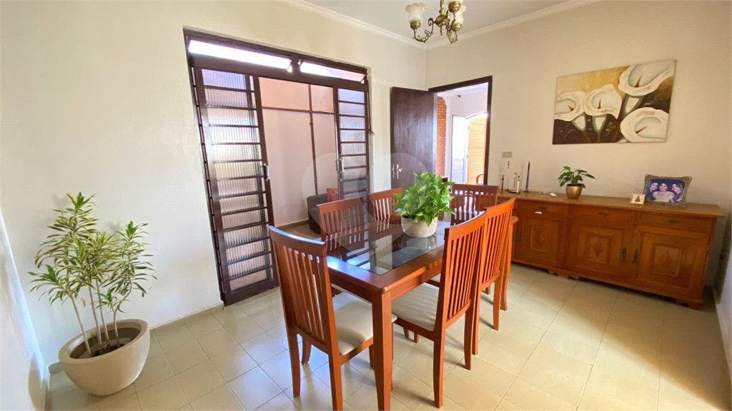 Excelente casa no Jardim Brasilia 3 dormitórios sendo 1 suíte