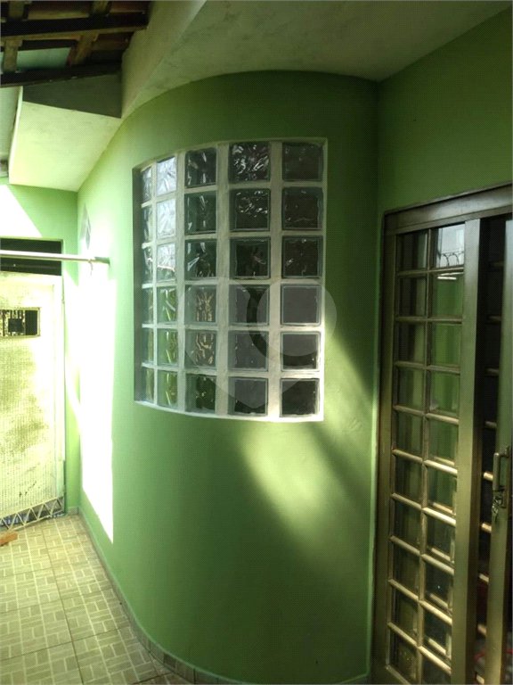 Casa térrea no Loteamento Habitacional São Carlos 1, sendo 3 Dormitórios e 1 suíte