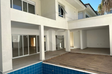 Casa à venda com 4 suítes no condomínio Villaggio Houda, São Paulo - SP