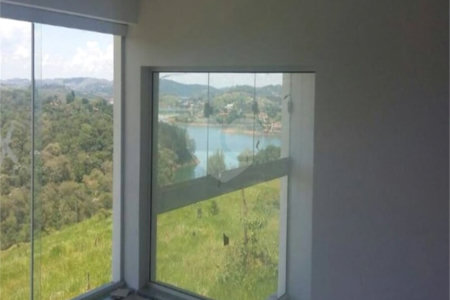 Casa à venda com 4 quartos, sendo 2 suítes,  no condomínio Jardim Imperador, Igaratá - SP