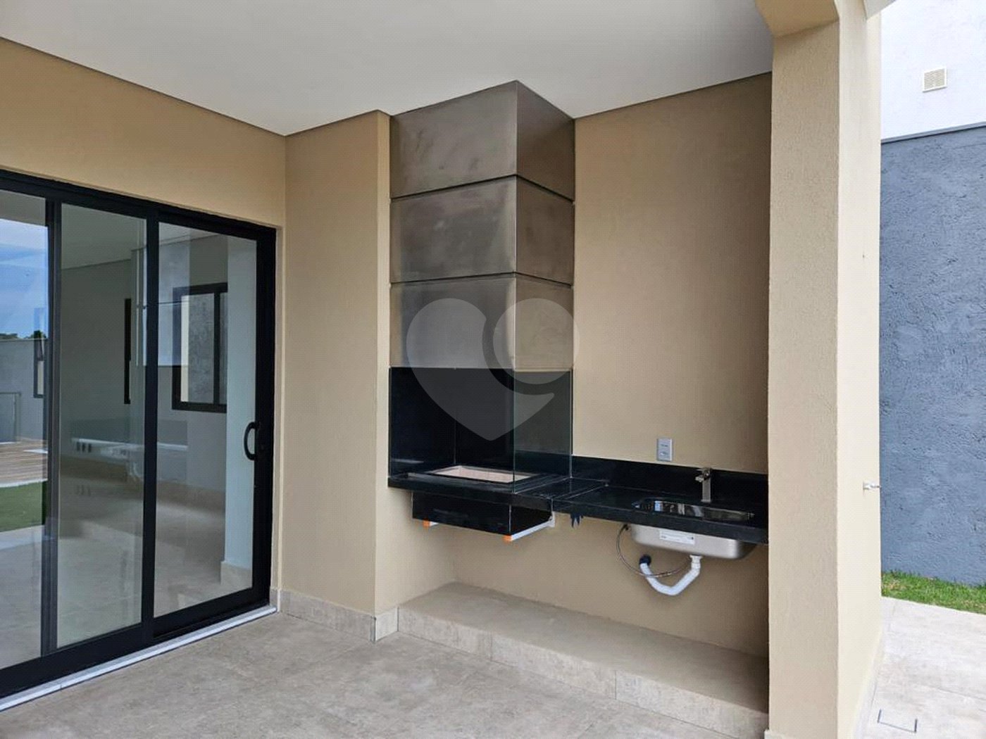 Casa à venda com 3 quartos, sendo 4 suítes, no condomínio Reserva dos Vinhedos, Louveira - SP