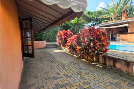 Casa à venda com 3 quartos, sendo 1 suíte, no condomínio Estância Marambaia, Vinhedo - SP