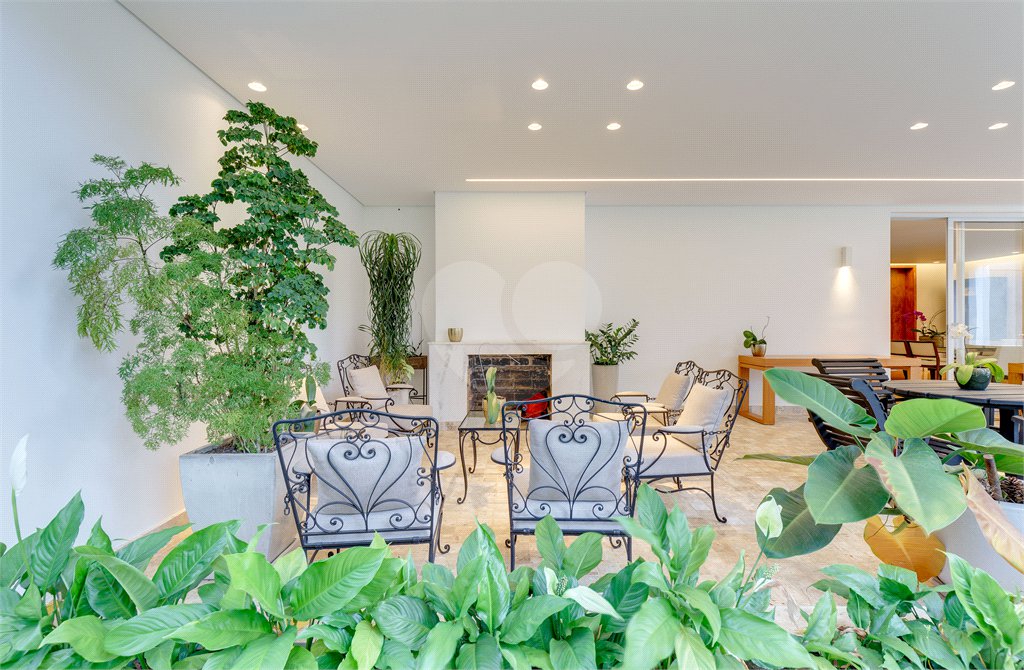 Casa Térrea à venda ou para alugar com 4 suítes em Alto da Boa Vista, São Paulo, SP