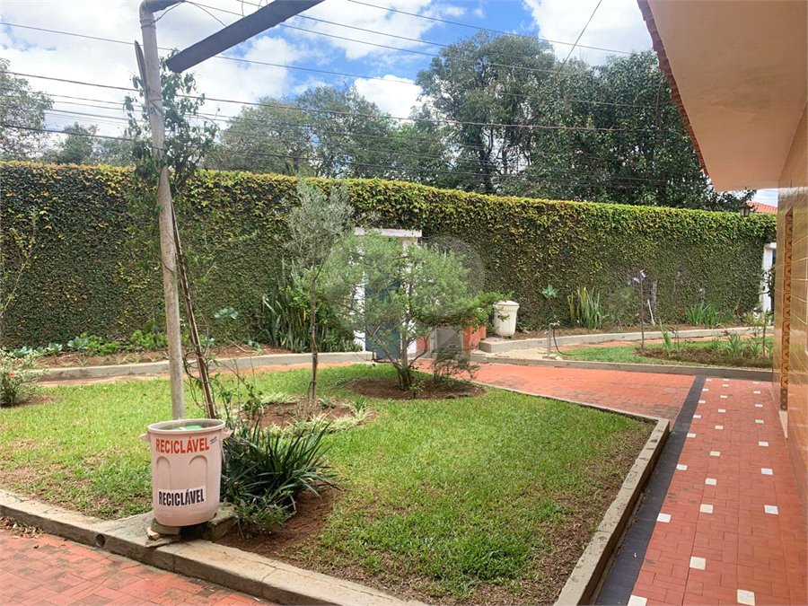 Casa à venda ou para alugar com 6 quartos, sendo 2 suítes, em Parque São George, Cotia, SP