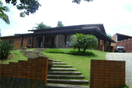 Casa à venda com 5 quartos, sendo 3 suítes, no condomínio Estância Marambaia, Vinhedo - SP