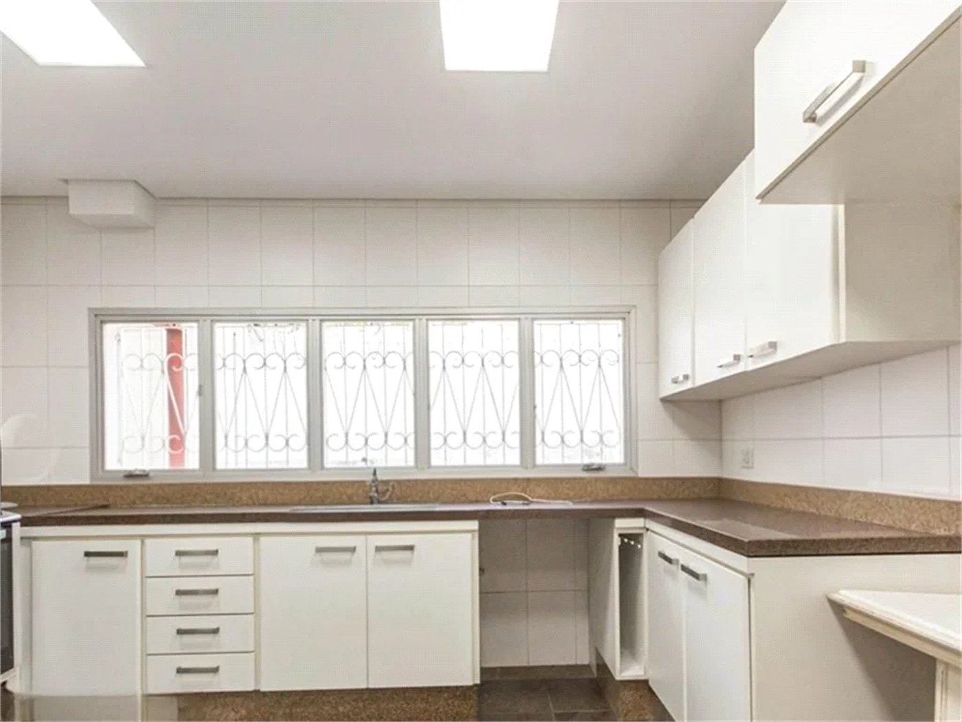 Casa à venda com 4 quartos, sendo 2 suítes, em Vila Morumbi, São Paulo, SP