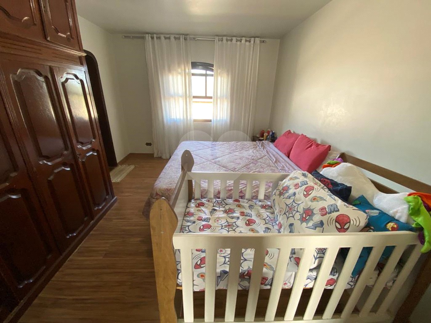 Casa à venda com 5 quartos, sendo 4 suítes, no condomínio Vilarejo Estoril, Mairiporã - SP