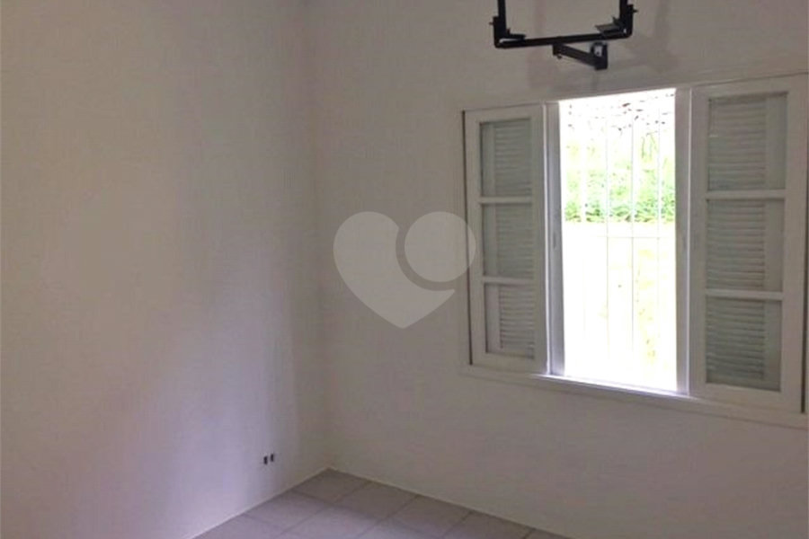 Casa à venda com 3 quartos, sendo 1 suíte, em Morumbi, São Paulo, SP