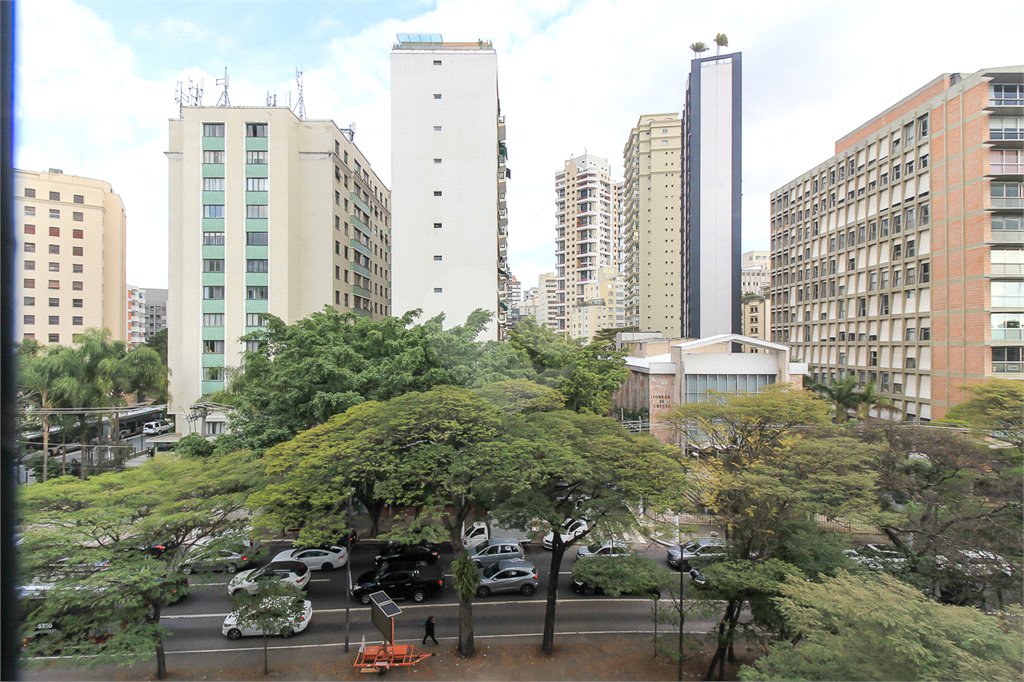 Apartamento à venda com 3 quartos, sendo 1 suíte, em Jardim Paulista, São Paulo, SP