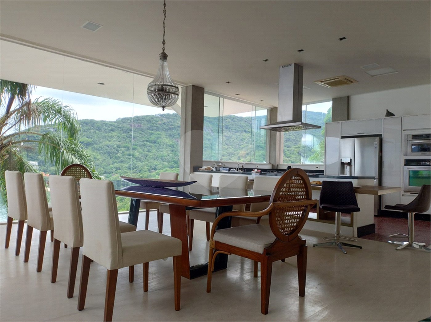 Casa à venda com 4 suítes em Praia Vermelha, Ubatuba, SP