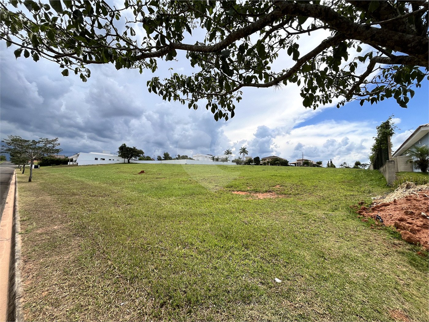 Terreno à venda no condomínio Residencial Saint Charbel, Araçoiaba da Serra - SP
