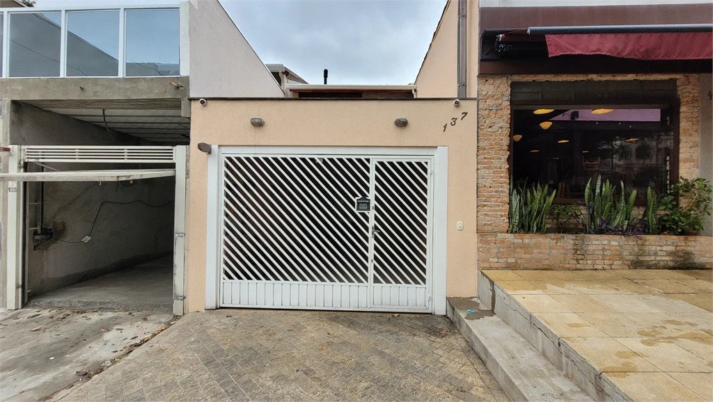 Sobrado à venda com 3 quartos, sendo 1 suíte, em Vila Romana, São Paulo, SP