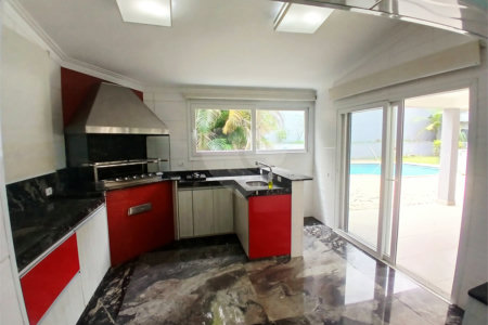 Casa Térrea à venda com 3 suítes em Anchieta, São Bernardo do Campo, SP