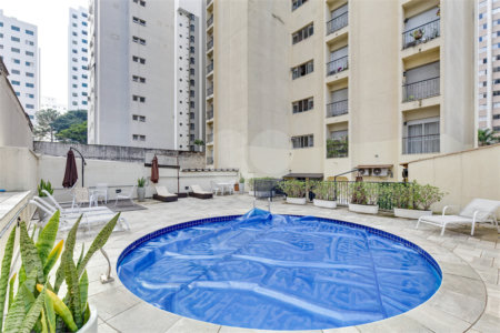 Apartamento à venda com 3 quartos, sendo 2 suítes, em Moema, São Paulo, SP