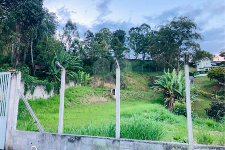 Casa à venda com 3 suítes no condomínio Lagoinha, Jacareí - SP