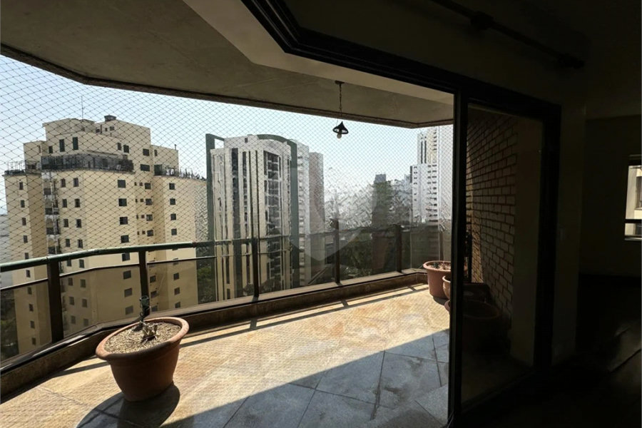 Apartamento à venda com 4 quartos, sendo 2 suítes, em Morumbi, São Paulo, SP