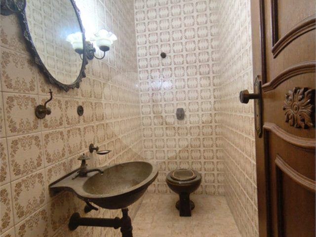 Sobrado à venda com 8 quartos, sendo 2 suítes,  em Parada Inglesa, São Paulo, SP