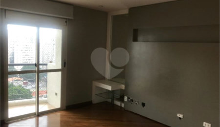 Apartamento à venda ou para alugar com 3 suítes em Moema, São Paulo, SP