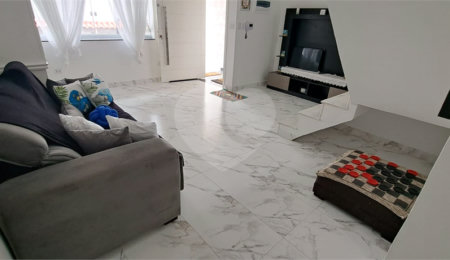 Sobrado à venda com 4 quartos, sendo 1 suíte,  em Tremembé, São Paulo, SP