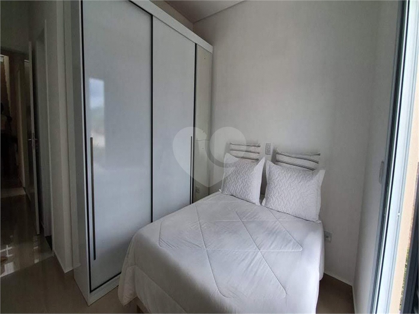 Casa à venda com 3 quartos, sendo 1 suíte, em Vila Santa Rosália, São Roque, SP