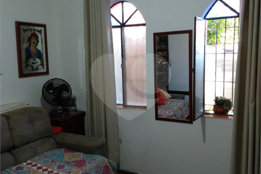 Sobrado à venda com 3 quartos em Jardim Regina, São Paulo, SP