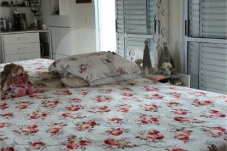 Casa à venda com 3 quartos, sendo 2 suítes,  no condomínio Parque das Figueiras, Mogi das Cruzes - SP
