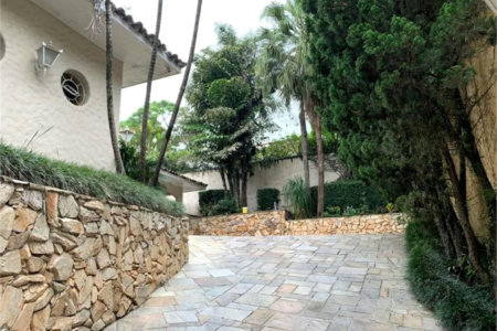 Casa à venda com 4 quartos, sendo 3 suítes,  em Fazenda Morumbi, São Paulo, SP