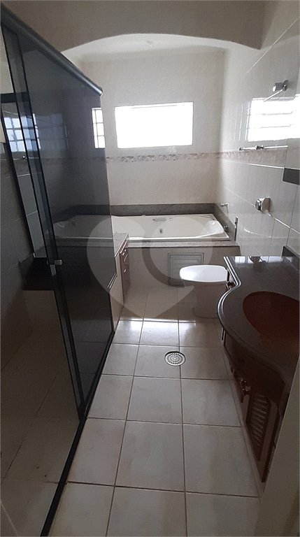 Casa à venda com 5 quartos, sendo 1 suíte, no Centro, Bom Jesus dos Perdões, SP