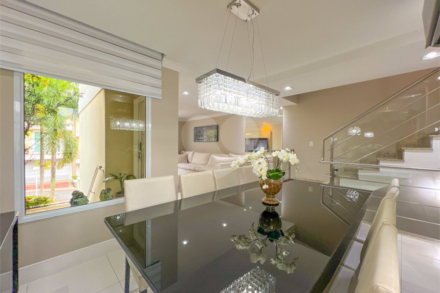 Casa à venda com 4 quartos, sendo 2 suítes,  no condomínio Floradas da Serra, São Paulo - SP