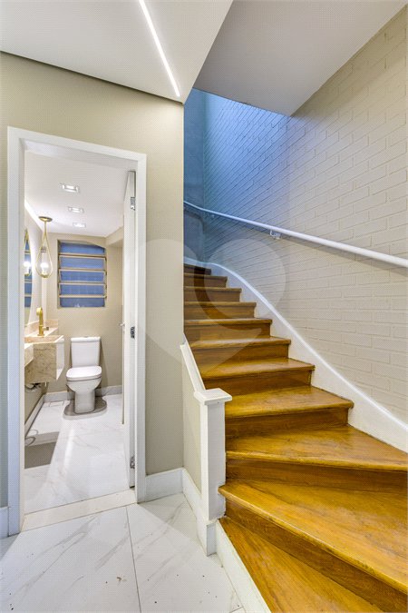 Casa à venda ou para alugar com 12 quartos, sendo 2 suítes, em Alto da Boa Vista, São Paulo, SP