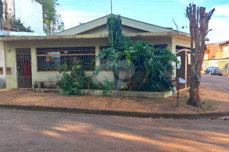 Oportunidade Única no Santa Felícia: Casa 3 dormitórios, Conforto, Espaço de Sobra e a Melhor Localização de São Carlos!