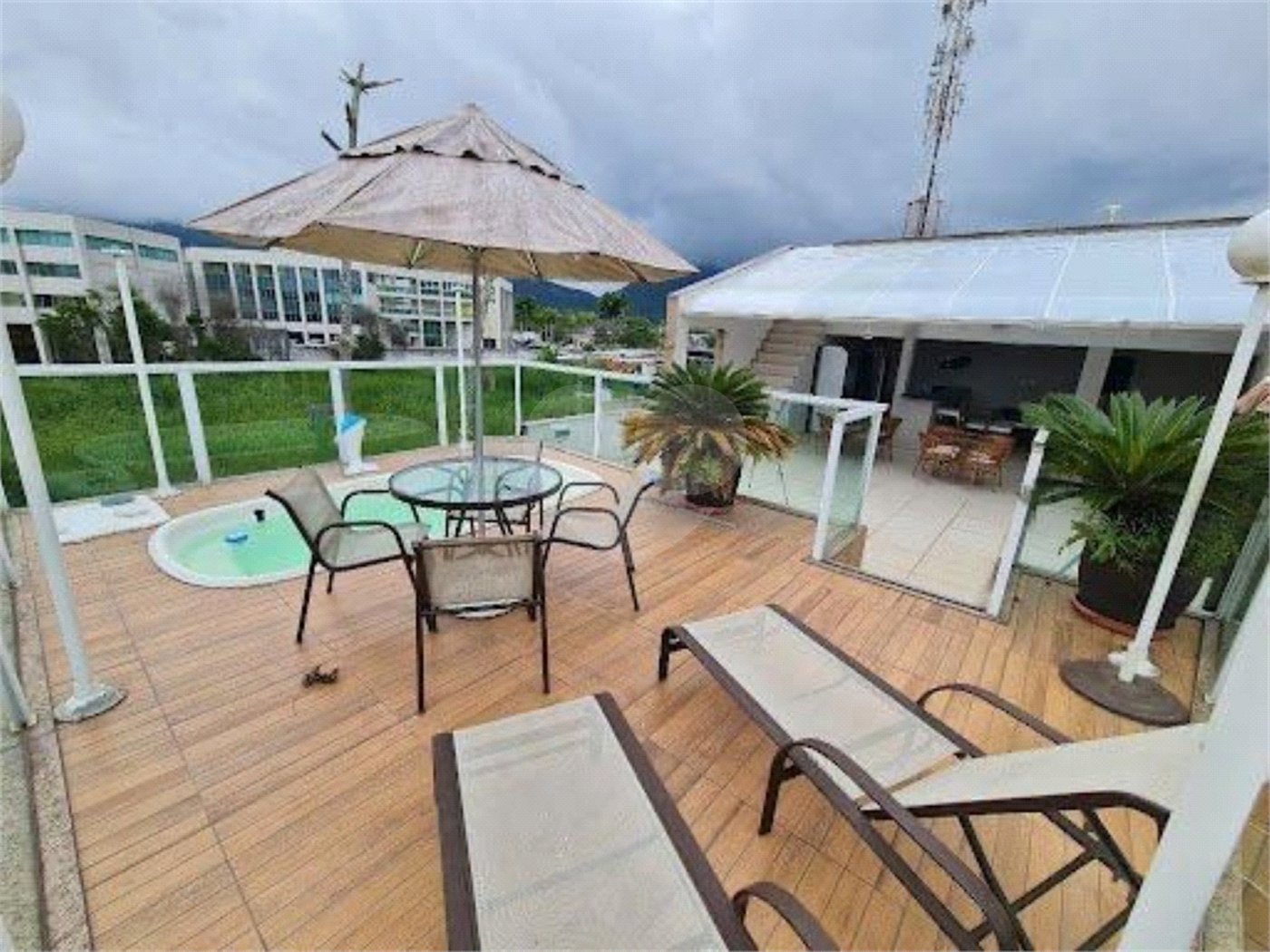 Casa para alugar com 5 suítes no condomínio Recanto das Garças V, Cotia - SP