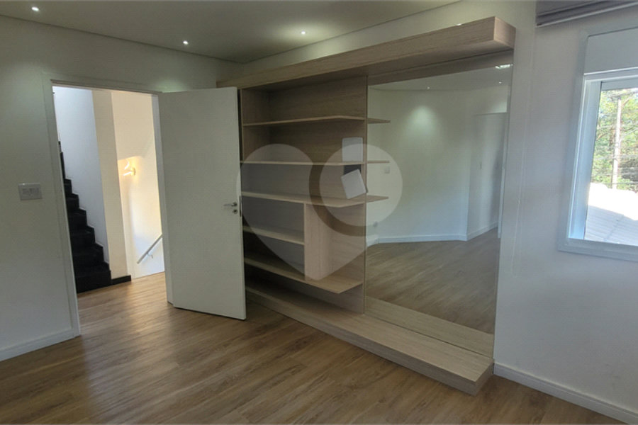 Sobrado à venda com 4 quartos, sendo 2 suítes, em Vila Irmãos Arnoni, São Paulo, SP
