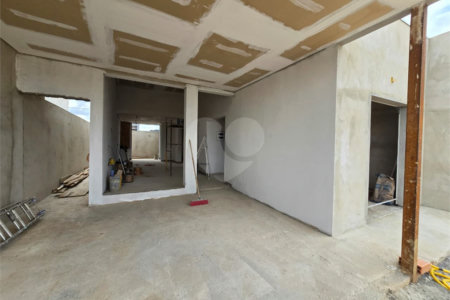 Casa à venda com 3 quartos, sendo 1 suíte, no condomínio Tivolli, Itapetininga - SP
