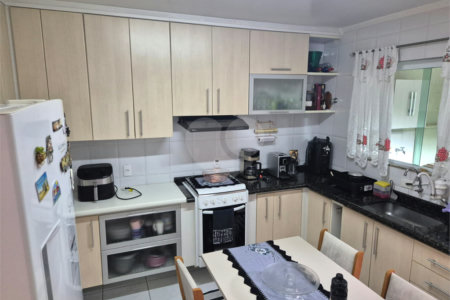 Sobrado à venda com 2 quartos, sendo 1 suíte, em Vila Nivi, São Paulo, SP