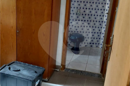 Casa à venda com 7 quartos, sendo 2 suítes, em Jardim Londrina, São Paulo, SP