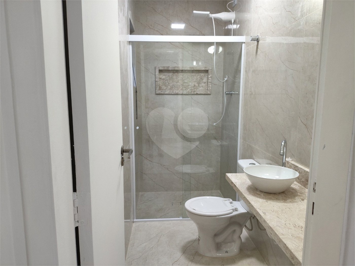 Casa à venda com 3 quartos, sendo 1 suíte,  no condomínio Res Saint Honoré, São Paulo - SP