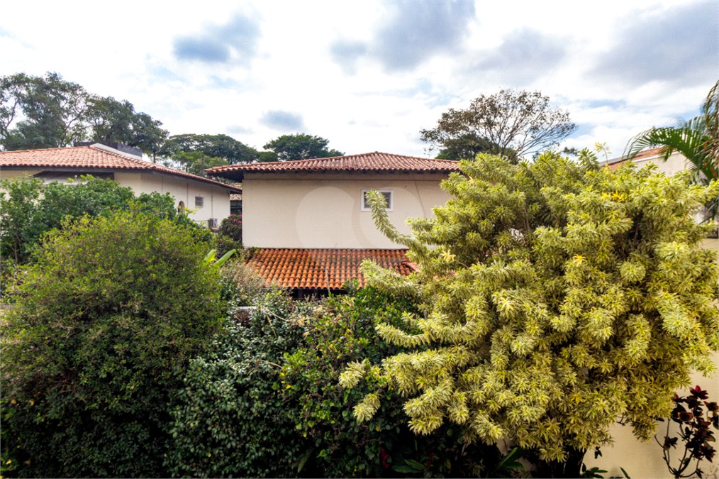 Sobrado à venda com 4 quartos, sendo 2 suítes, em Alto de Pinheiros, São Paulo, SP