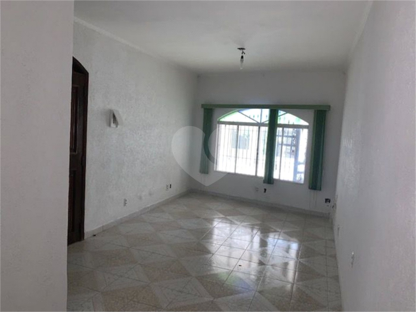 Sobrado à venda com 3 quartos, sendo 1 suíte, em Tremembé, São Paulo, SP