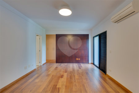 Apartamento à venda com 4 suítes em Jardim Marajoara, São Paulo, SP