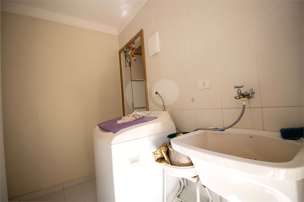 Sobrado à venda com 4 quartos, sendo 3 suítes,  no Centro, São Roque, SP