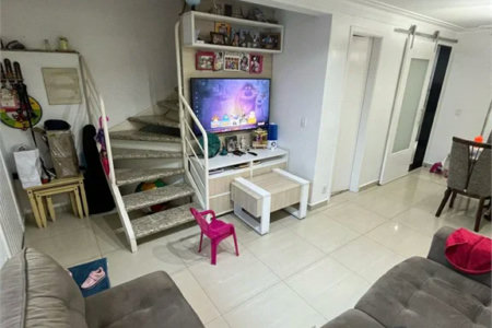 Casa à venda com 3 quartos, sendo 1 suíte, no condomínio Vila das Cores, São Paulo - SP