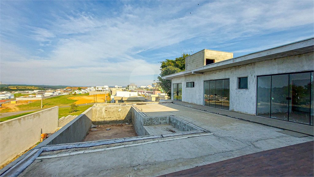 Casa à venda com 3 quartos, sendo 1 suíte, no condomínio Residencial Fazenda Alta Vista, Salto de Pirapora - SP