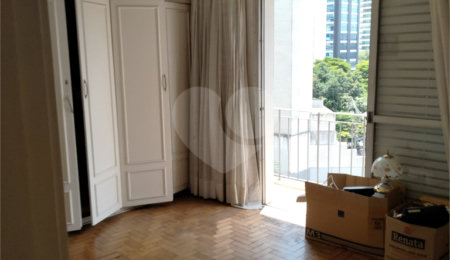 Apartamento à venda com 3 quartos, sendo 1 suíte, em Aclimação, São Paulo, SP